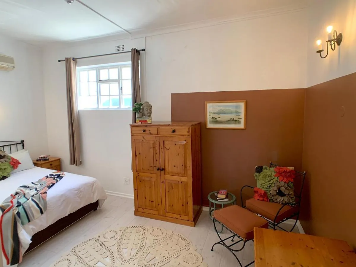 Dale Court Guest House Le Cap