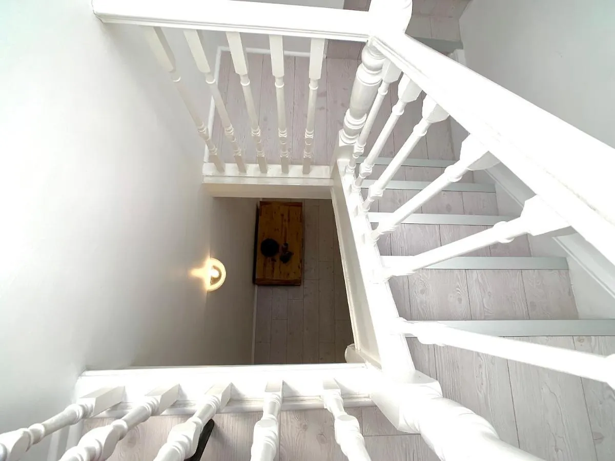Dale Court Guest House Le Cap